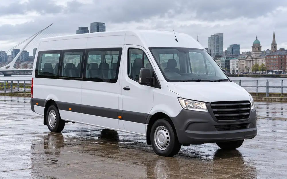 17-seat minibus equipment image