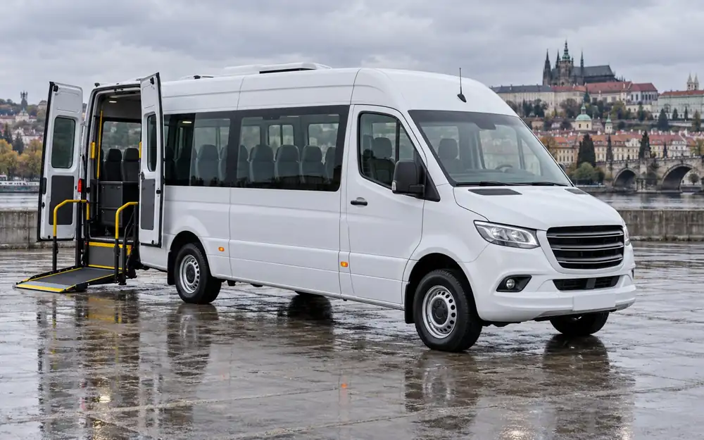 22-seat accessible passenger minibus equipment image