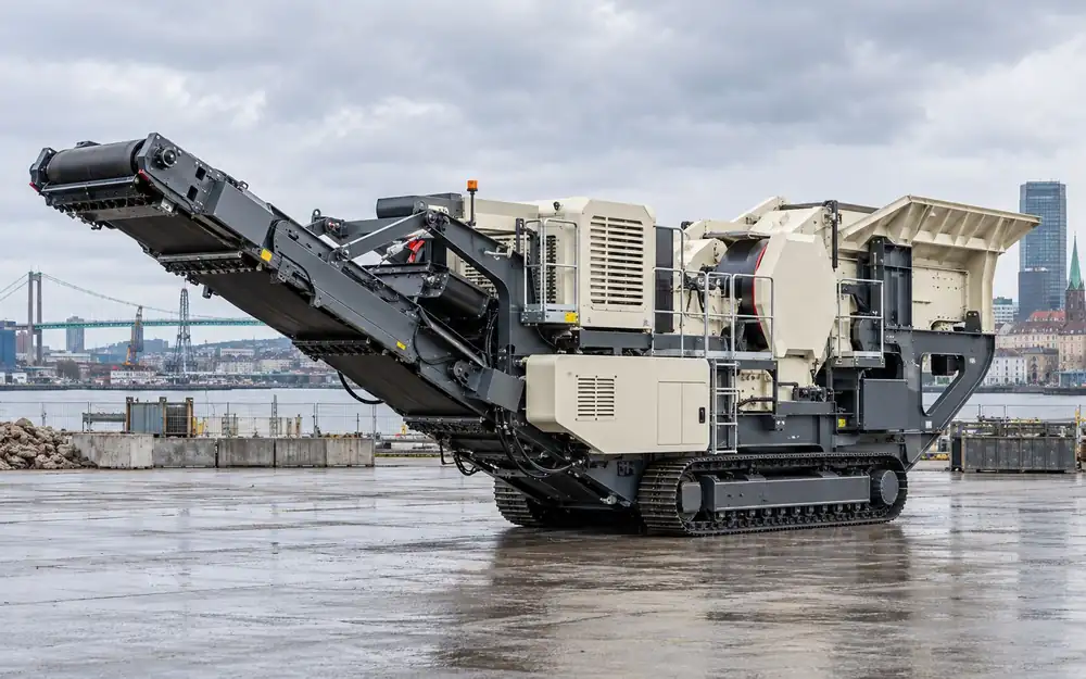Mobile jaw crusher equipment image