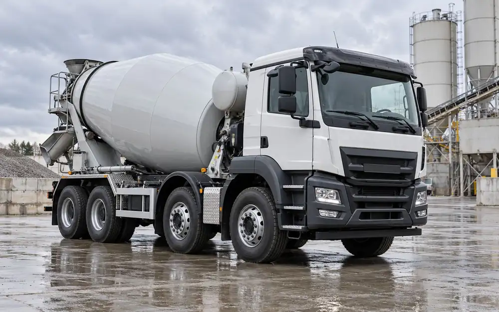 Over-10 m³ heavy concrete mixer truck equipment image